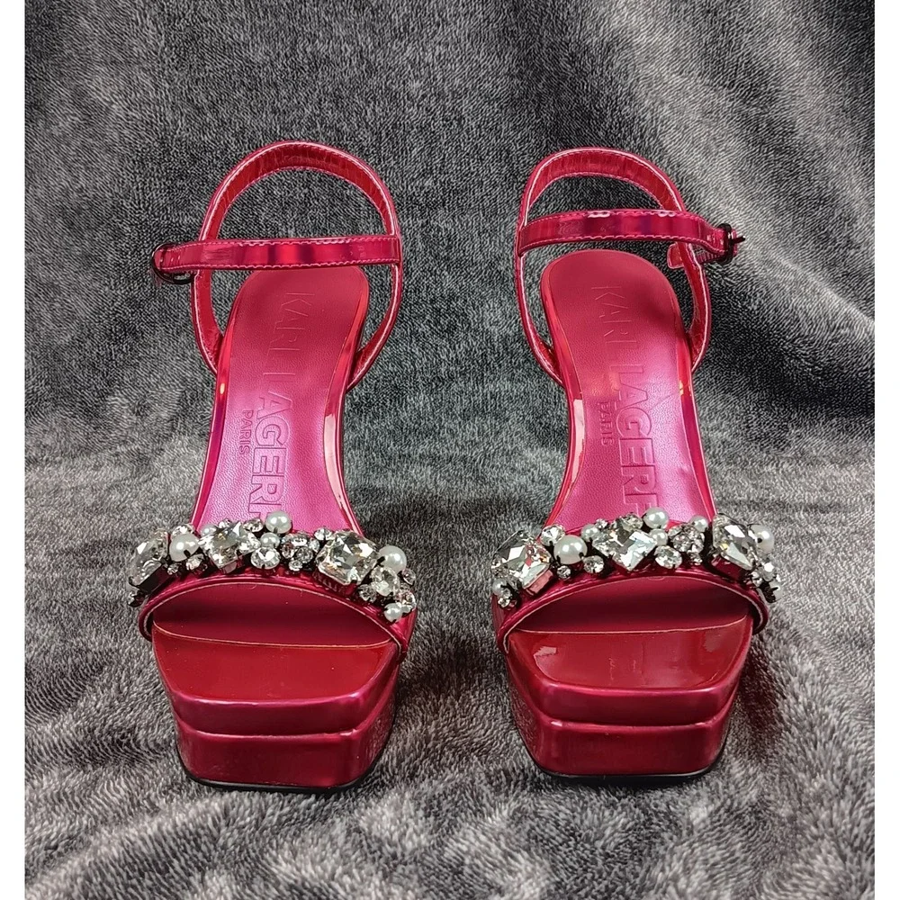 Karl Lagerfeld striking platform